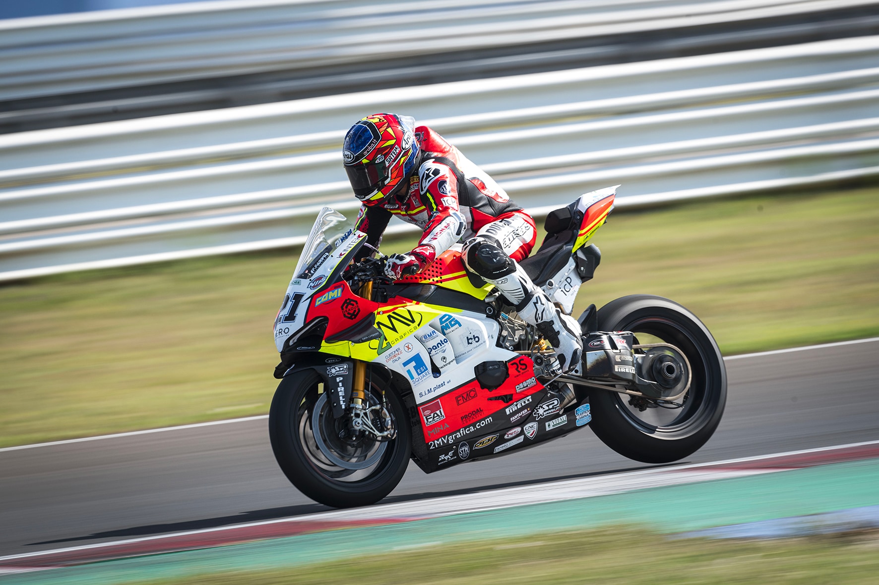 Brembo On Twitter First Win With Ducati In Superbike World Championship For Michael Rinaldi At Turn1 Aragon Slowed From 269 Km H 167 Mph To 85 Km H 53 Mph In 4 6 Seconds And Only 212 Meters 696 Feet Teruelworldsbk Worldsbk Panigale