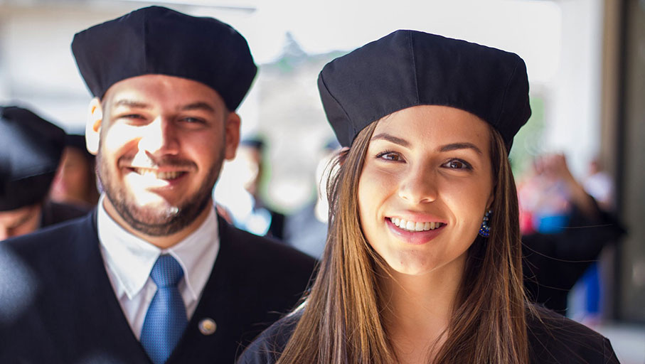 egresadosunimet's tweet photo. ¿Conoces #DarTransforma? Esta campaña existe para apoyar a los futuros profesionales de Venezuela, para motivar a los profesores que construyen camino y para lograr posicionar a la @Unimet como una de las mejores universidades del mundo. Conoce más en https://t.co/85fwUhJZXD https://t.co/eChDuqt0V0