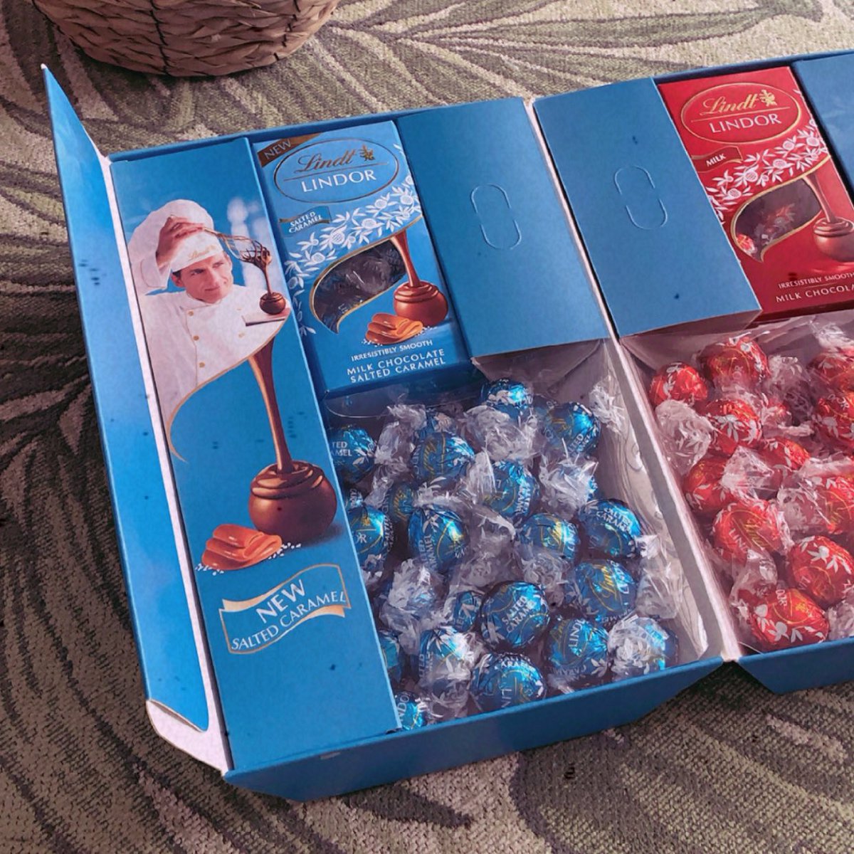 LOKALza's tweet photo. Apart from this awesome way of launching the new Salted Caramel truffle, can we take a moment for how epic this press drop is?! 🤩 #LindtLoveSA get your truffles at selected retailers &amp; Lindt Boutiques! https://t.co/bx9zZkYkDw