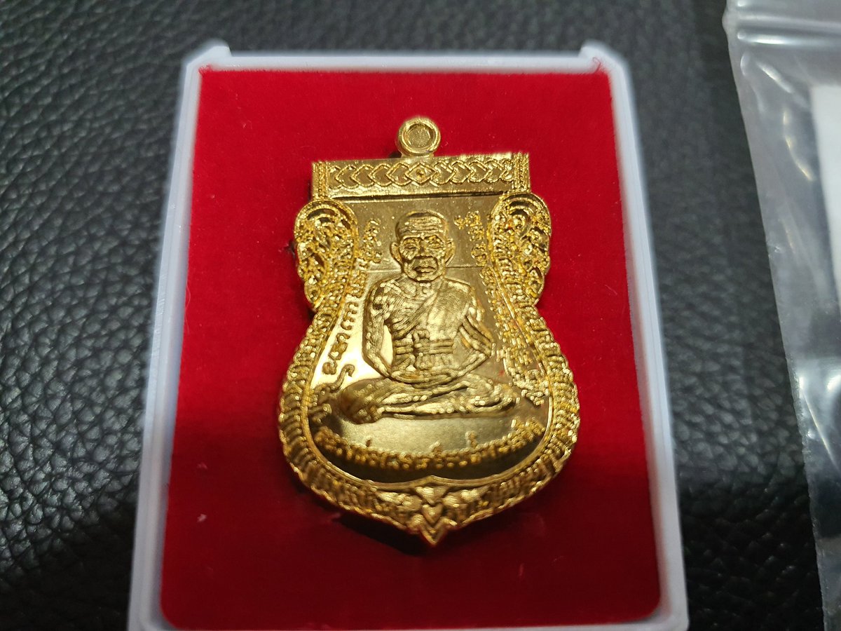 SurrenderedBear's tweet photo. กด RT แจกไอ้ไข่ โดยสมเด็จธงชัย วัดไตรมิตร เนื้อทองแดงและเนื้อผง เอามาบูชาปรากฏว่าช่วงนี้เงินทองไหลมาเทมา มีโชคมีลาภ เอามาแบ่งเฉพาะ follower เท่านั้นนะครับ ใครได้ไปขอให้โชคดีมีชัยครับ จัดไปปป https://t.co/F6BDzBa4kO
