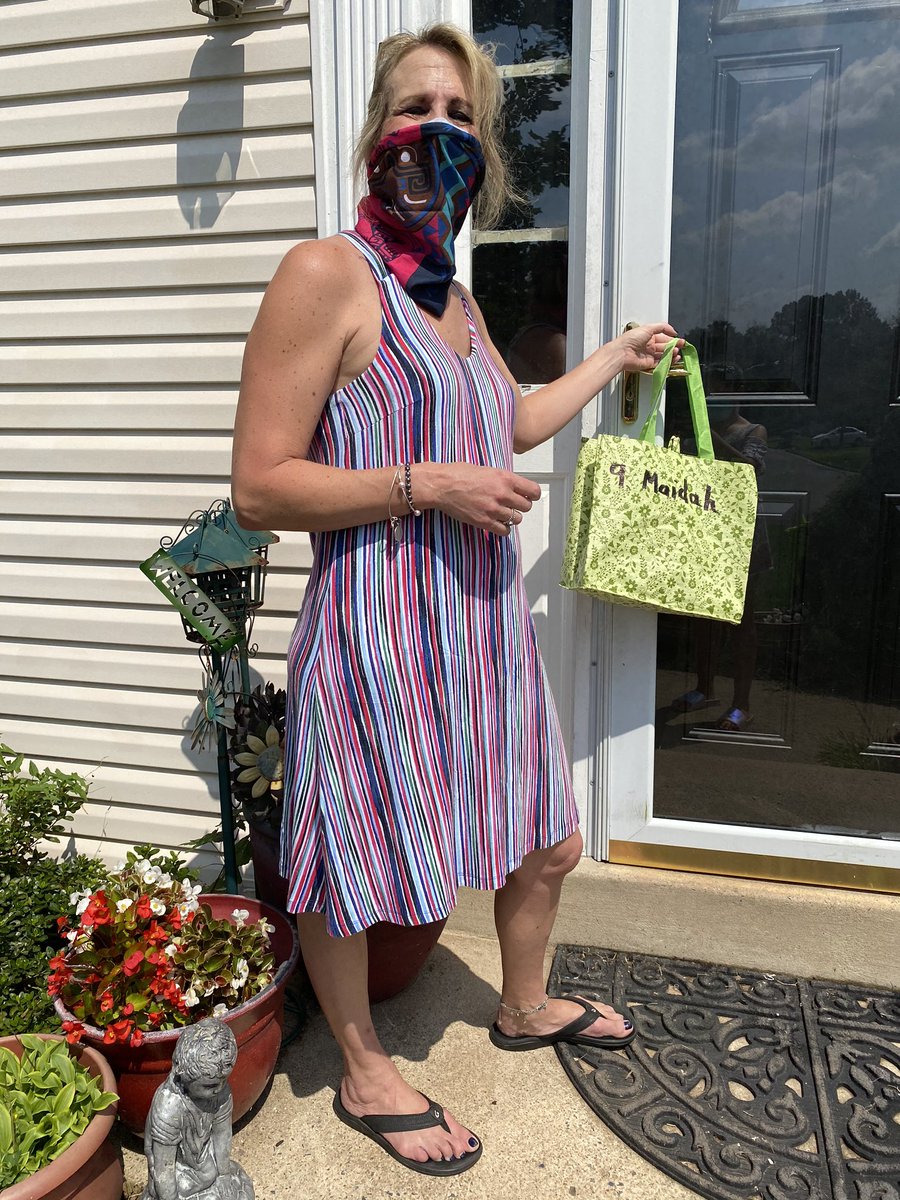 BarbaraJDaly's tweet photo. Enjoyed Friday with former student Miriam Schneider who joined me on a to deliver welcome bags to students I had yet to meet!  Masks on and mission complete! JOY#spotted@LOW https://t.co/jrYvlzwLdJ