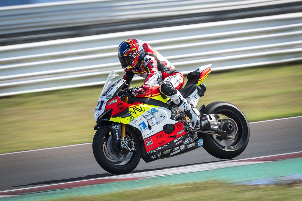 actualites_moto's tweet photo. [#WorldSBK] [Round 5️⃣] Pirelli Teruel Round 🇪🇸 - MotorLand Aragon 🏁 - 4-6 sept. 2020 
 #TeruelWorldSBK #Course1 #Motul ❗ Michael Ruben Rinaldi (Team GoEleven) signe sa première victoire en WSBK 👍🏆❗ https://t.co/hzDd6ygMjI