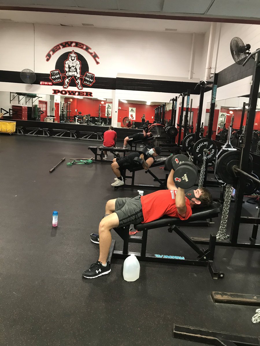 JewellPWLFT's tweet photo. Saturday’s are built for winners. Eyes on the prize! 💪🏼
#defendthenest #powerlifting #hspowerlifting #collegepowerlifting https://t.co/0yM9tNN6hs