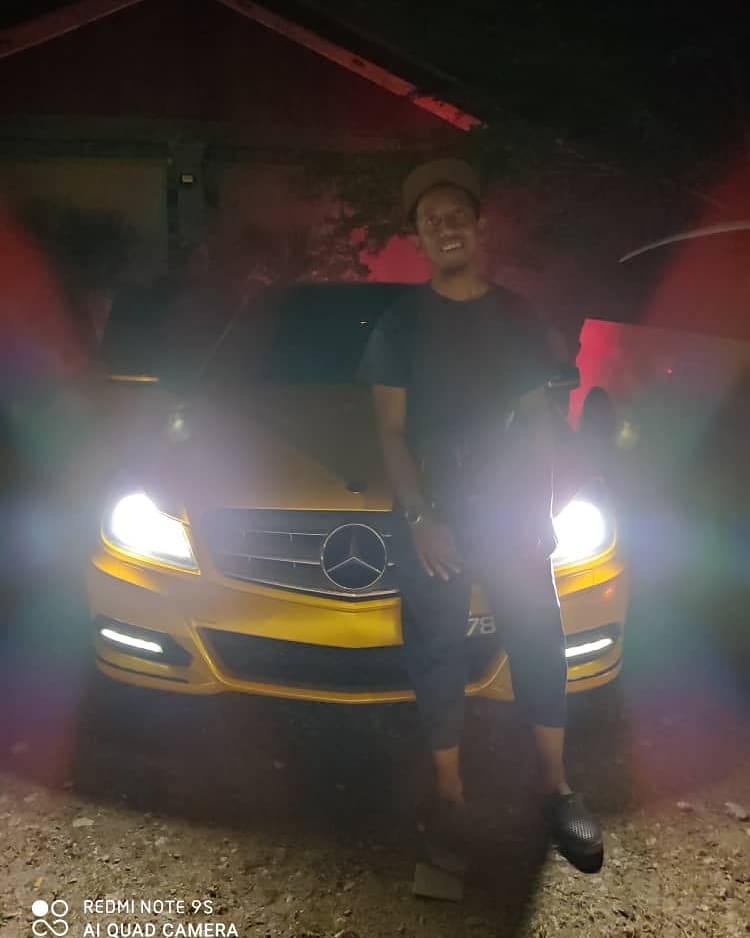 Ahmad_17794's tweet image. alhamdulillah..siap dh wrap car.. #kuningdiraja