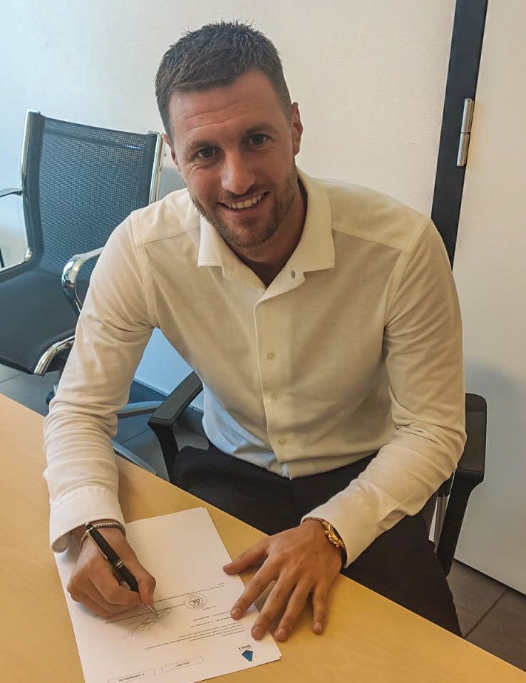 SpeziaCalcio's tweet photo. 🤝 -> ✍🏻 -> 🦅

#WelcomeJacopoSala https://t.co/BakfonmgJ2