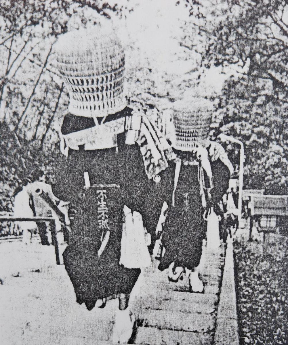 kataha_comjo's tweet photo. 「虚無僧慢筆」高橋虚白 随筆🍃
「尺八は百八ともじって、百八の煩悩を除く器であるといい、一尺八寸は、一と八で九となり、一桁に省略した一番大きな数となるとしているあたり、中々どうしてバカにはならない」
#shakuhachi #komuso #suizen #尺八 #古典本曲 #吹禅 #古典尺八 #虚無僧 #随筆 https://t.co/IPnjk5uee4