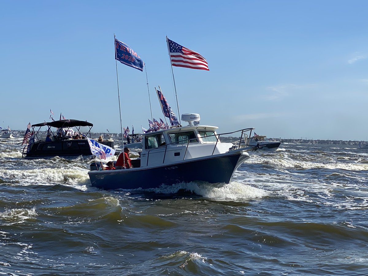 classicpinball's tweet photo. @FoxNews hello from the Trump Boat Parade in NJ https://t.co/XkpK5hamiF