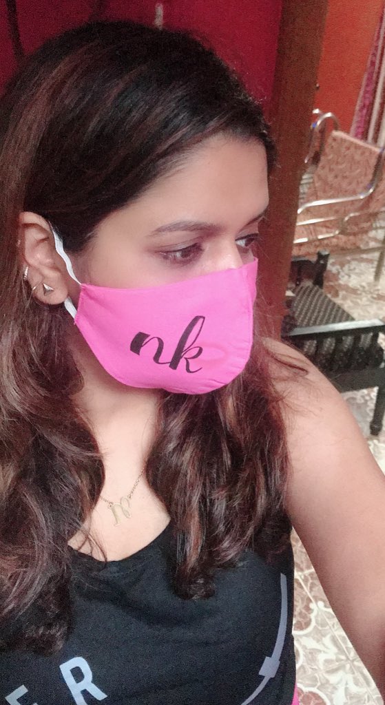DrNupurrk's tweet photo. If ‘Main Apni favourite hoon’ had a face 🤓🤭😂

Self obsession at its peak 🤷‍♀️😂
#CustomisedMasks 🤓 https://t.co/8v1vWSfS6d