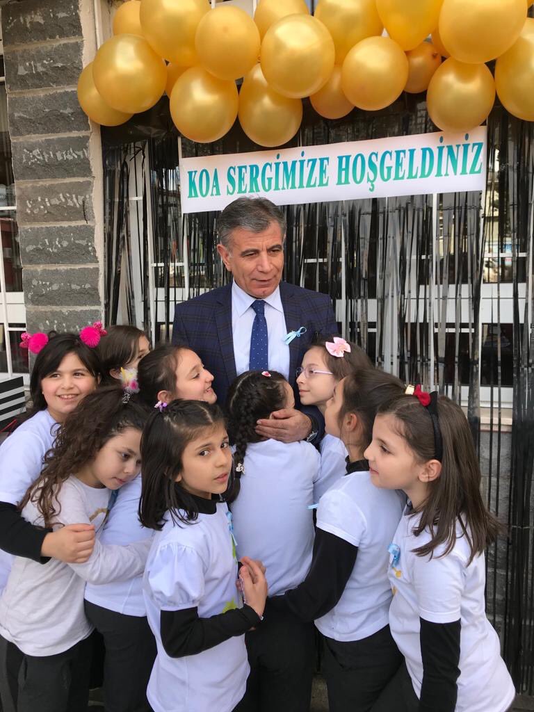 Kıymetli müdürüm , güzel şehrimize kattığınız değerler için minnettarız ,yeni göreviniz hayırlı olsun , yoncalarım ellerinizden öper .
Rize size minnettar ⁦<a href="/kocakysr/">Yaşar Koçak</a>⁩ ⁦<a href="/RizeMeM/">raiden Leonhart</a>⁩