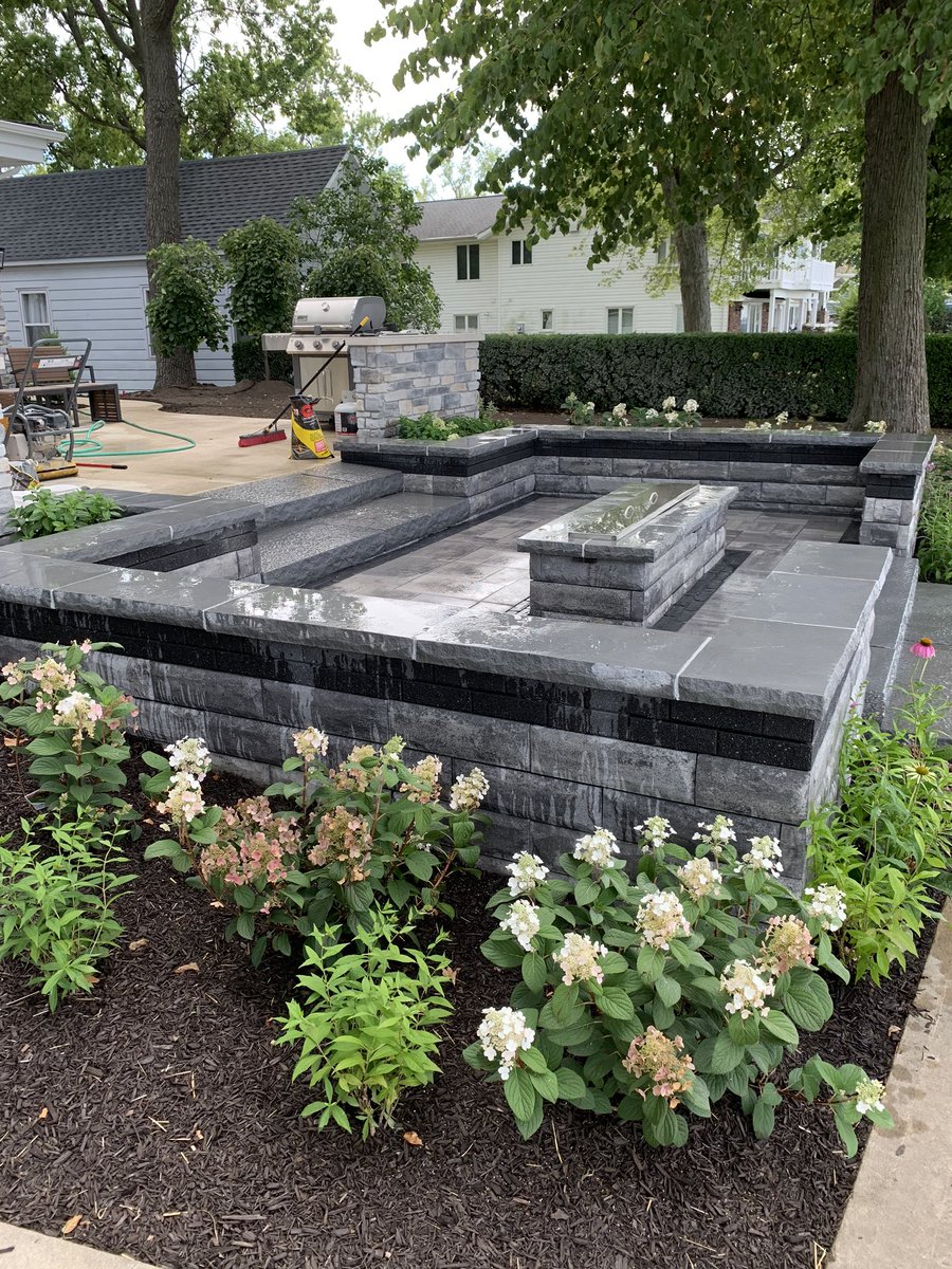 ThePropertycom2's tweet image. We design install and maintain custom outdoor living spaces. #syracuselandscaper #warsawlandscaper #paverpatio #firepit #ucara #thepropertycompanyllc #lakelife #rainbird #wificontrolled #outdoorlighting #bluetoothcontrolled #wawaseelake