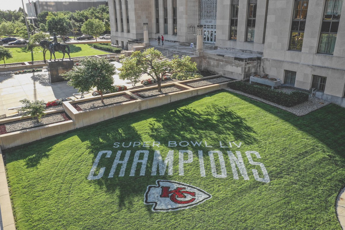 Chiefs's tweet photo. Downtown 😍 https://t.co/4IIUAK3snn