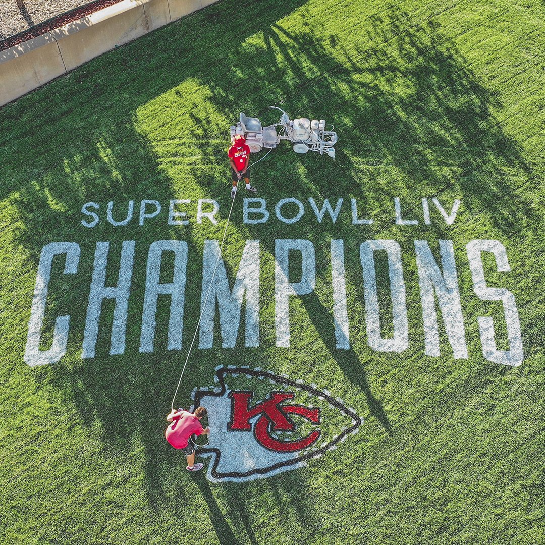 Chiefs's tweet photo. Downtown 😍 https://t.co/4IIUAK3snn