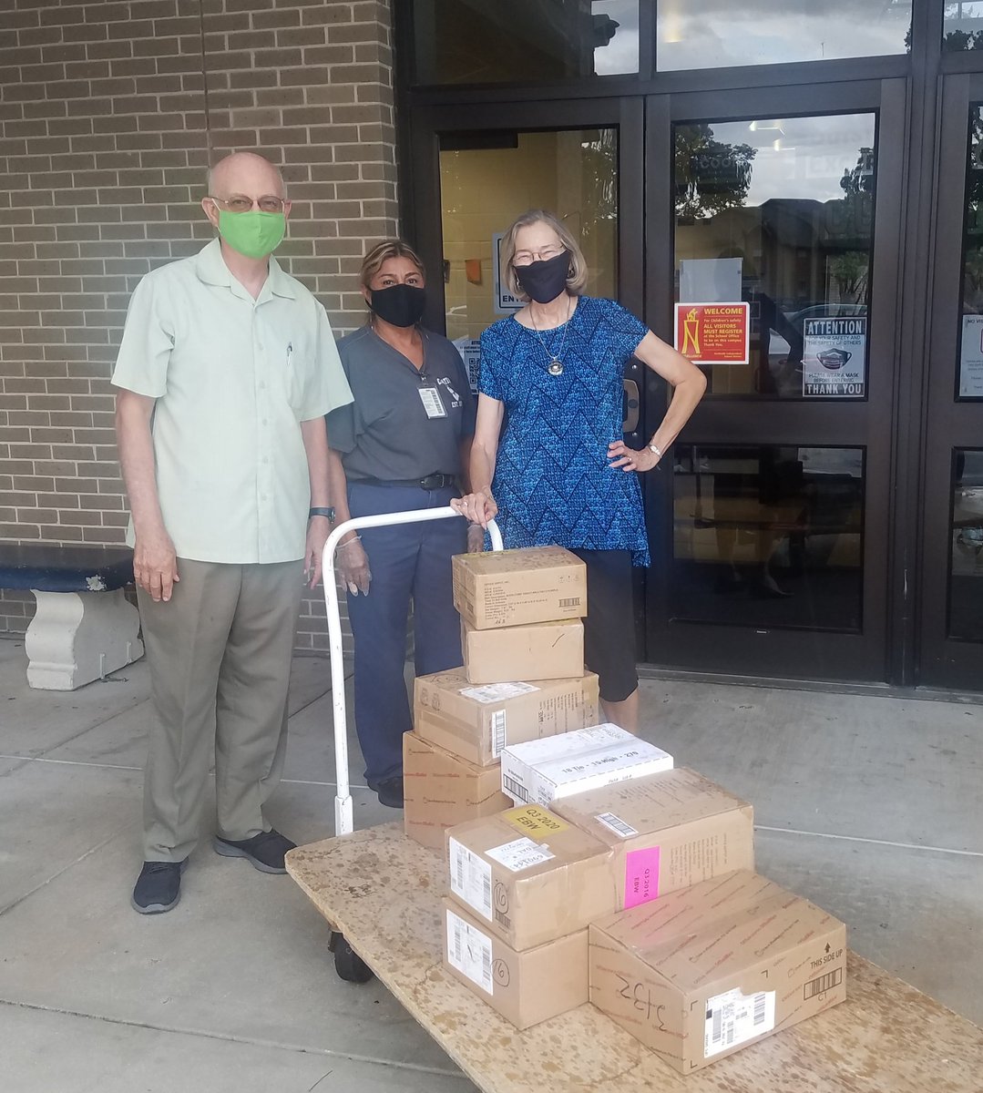 CinGibson's tweet photo. A bright surprise on a rainy day at @NISDCarlosCoon yesterday! A #CCNation retired teacher, Mrs. Hoy came by to donate supplies! #BeTheChange  #OnceAKoalaAlwaysAKoala @SusieTalboys @MarkGarcia0569 @JenMGonzalez3 @CCKoalaScience @LORI7292 @SusanaHZ2 @hixxyskinder @asariakinder https://t.co/km8fFBDku8