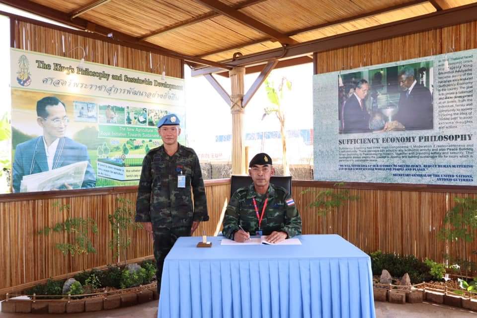 Shi_147's tweet photo. กองร้อยทหารช่างเฉพาะกิจ ไทย/เซาท์ซูดาน ผลัดที่ 1 น้อมนำ “ศาสตร์พระราชา” สืบสานในพระราชปณิธาน ภายใต้ปรัชญาของเศรษฐกิจพอเพียง เผยแพร่สู่แผ่นดินเซาท์ซูดาน

#THAI_HMEC
#FirstRotation 
#LiveTheLegend
#UNMISS
#SouthSudan
#PartnersForPeace https://t.co/maLVeClSaR