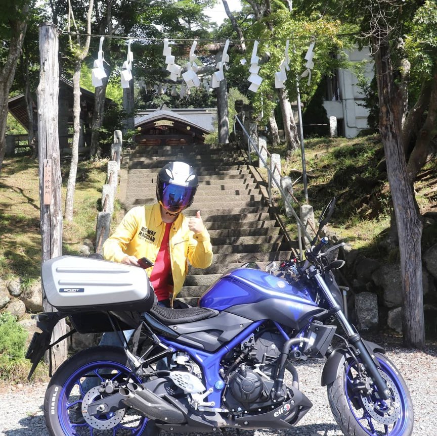 hiro_impreza's tweet photo. なかなかバイクに乗れないので、ちょいと早起きして朝活。

バイクの神社として有名な小鹿神社まで安全祈願してきました。

朝は涼しくて気持ちよかったけど、昼間は暑くてジャケット着てられなかった(^_^;)。

#YAMAHA #ヤマハ #mt25 #バイクが好きだ #バイク #motorbike #小鹿神社 #小鹿野町 https://t.co/48H7Prjs4s