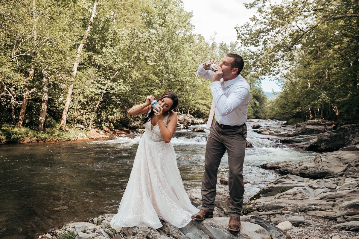 sierajames's tweet photo. If you don’t shotgun a @naturallight right after you’ve said your vows... then you’re doing it W R O N G! #SponsorMeNatty #Contest https://t.co/xz7gqH8Vl1