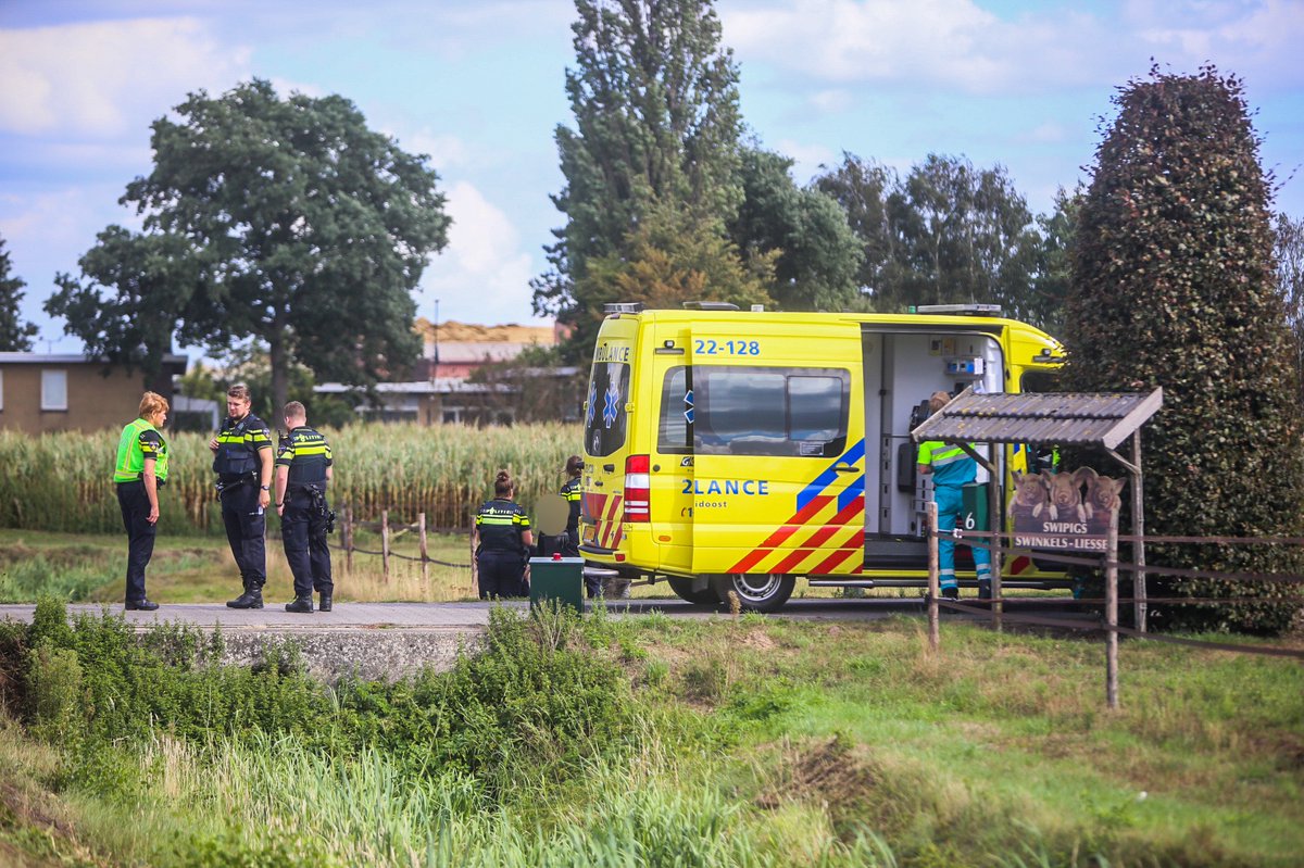 Man in #Liessel overleden nadat hij onder #Grasmaaier terechtkomt #Hoogdonkseweg #Ongeval.