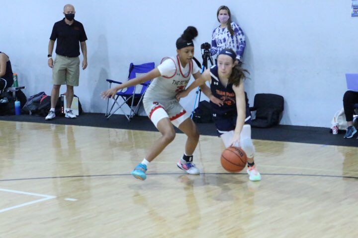 LBI_Carolina's tweet image. ‘25 pg Kate Sears (Team Peak 15u) is the real deal! Great handle, always a step ahead, plays downhill , finishes with contact and is a vocal leader on top of all of that! Big time prospect in the 2025 class #LBICarolinaLive