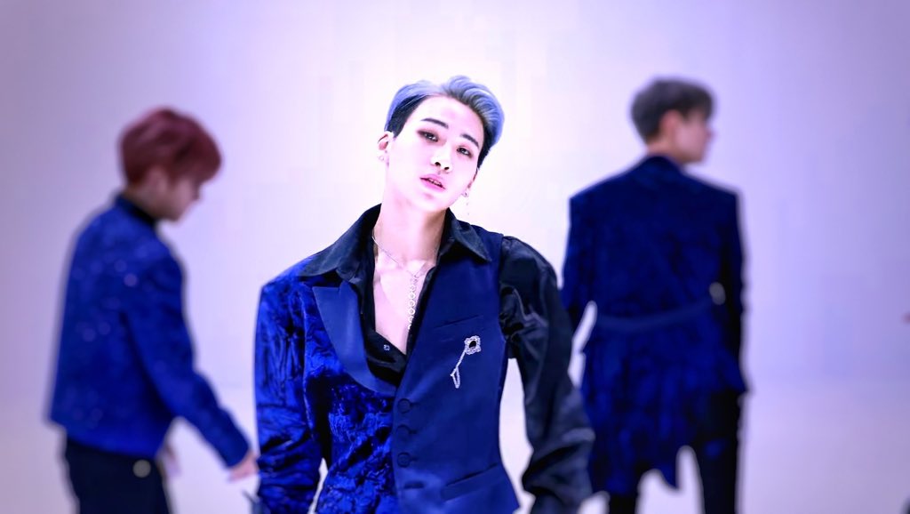 蜷川実花スタッフ 皆様の推しへの愛のお陰で トレンド入りしました 蜷川実花 をつけて ツイートよろしくお願いします 皆様の愛 しっかり読ませていただきます Twitter