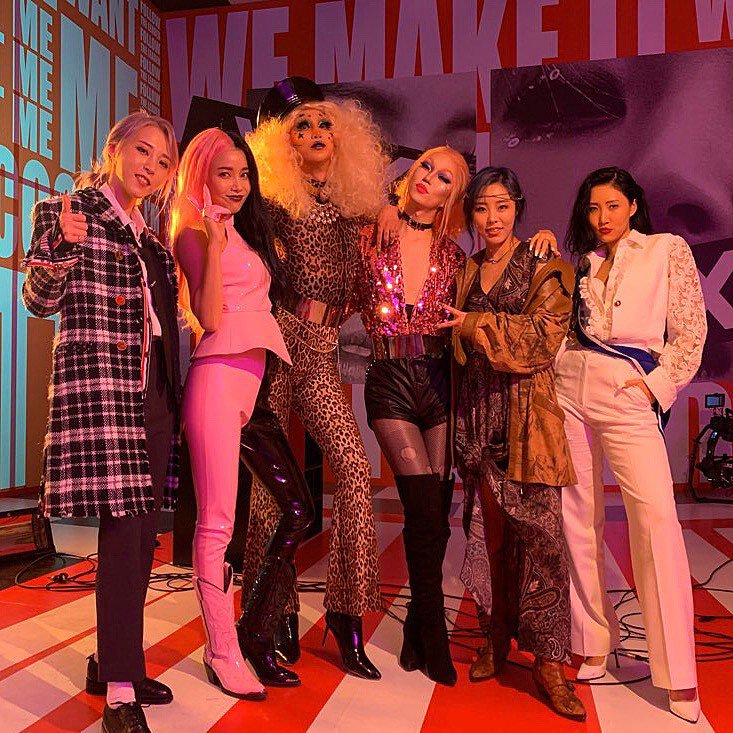 5) LGBTQ+ representation: one of Solar's personas in Hip is a rockstar who performs with a group of drag queens. With the appearance of the drag queens in the MV, Mamamoo give representation to the LGBTQ+ community and challenge the conservative ideas of the society they live in.
