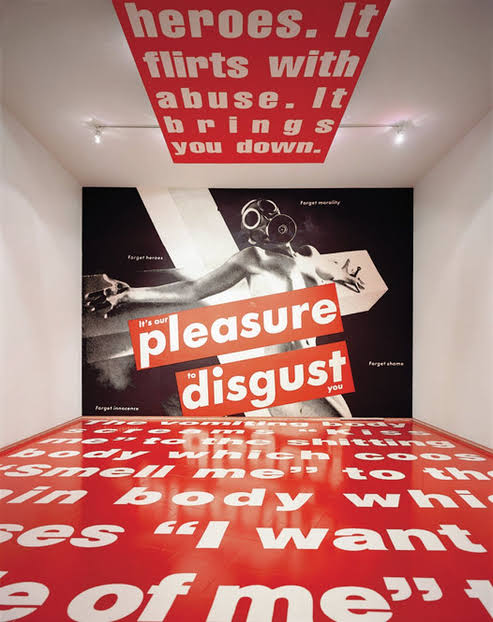 6) Feminism: the Hip MV principal stage is inspired by the feminist artist Barbara Kruger. Behind them there are 4 pics of themselves with some parts of their faces censored: their eyes, mouths and Wheein's mole. This is symbolizes how women in society are being criticized for-