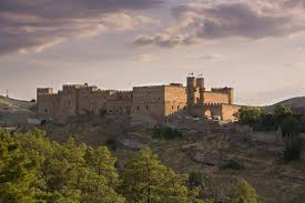 CursoReporManu's tweet photo. ¿A alguien se le ocurre mejor lugar para inaugurar los Cursos de Verano Manu Leguineche que uno de los castillos más bellos de España? Todo listo para el sábado 12 de septiembre de 2020. En Sigüenza. #CursosManu https://t.co/p1sDgt3klx