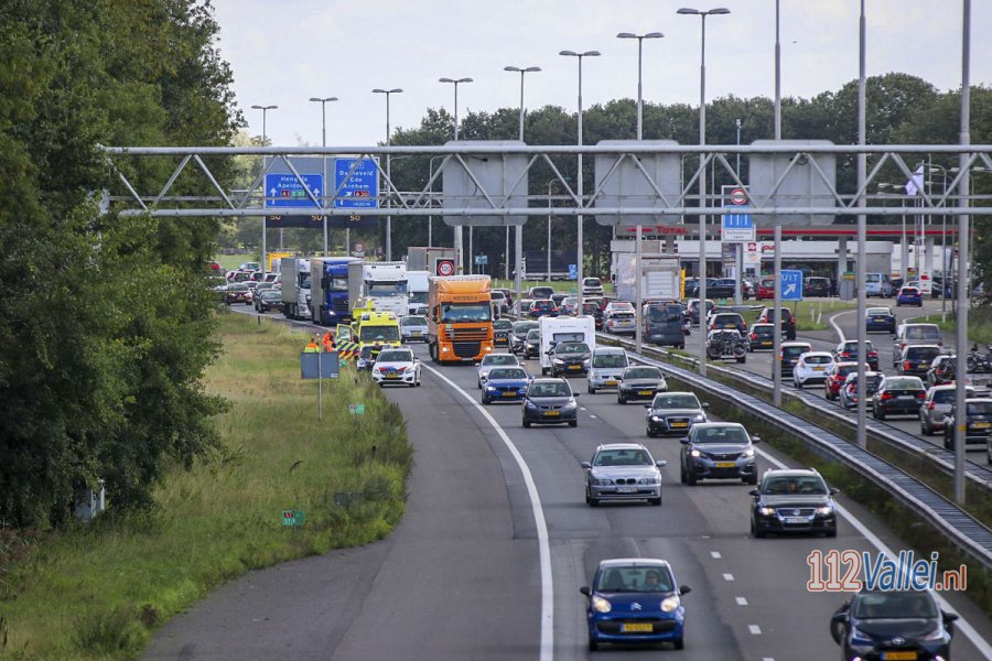 Enorme file na kop-staart aanrijding op A1 bij #Terschuur. 112Vallei.