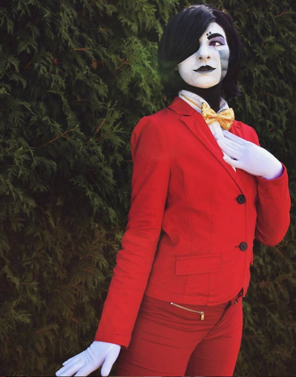 kaiicaramba's tweet photo. For context: I used to cosplay Mettaton from Undertale A LOT
I once cosplayed The Distortionist from Ghost And Pals' song and people kept asking me what kind of Mettaton that was ASFDSGF

Photographers:
@CynderAryan 
https://t.co/HqmZuY5AAq
@CorazonsGrave 
https://t.co/0abHuwZjhR https://t.co/xkZol2IQ7p