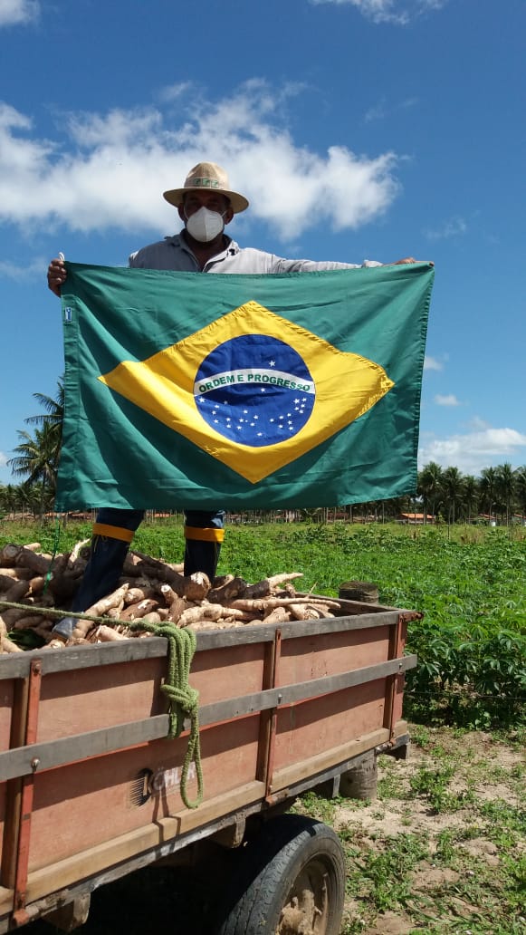 FSchwanke's tweet photo. Na comunidade de J Machado, em Acajutiba na Bahia os nossos agricultores familiares aderiram à campanha #produtorpatriota liderada pela ministra @TerezaCrisMS @jairbolsonaro . Nosso amor pelo Brasil se traduz pela nossa produção! @Mapa_Brasil https://t.co/BVgpWRuVfl