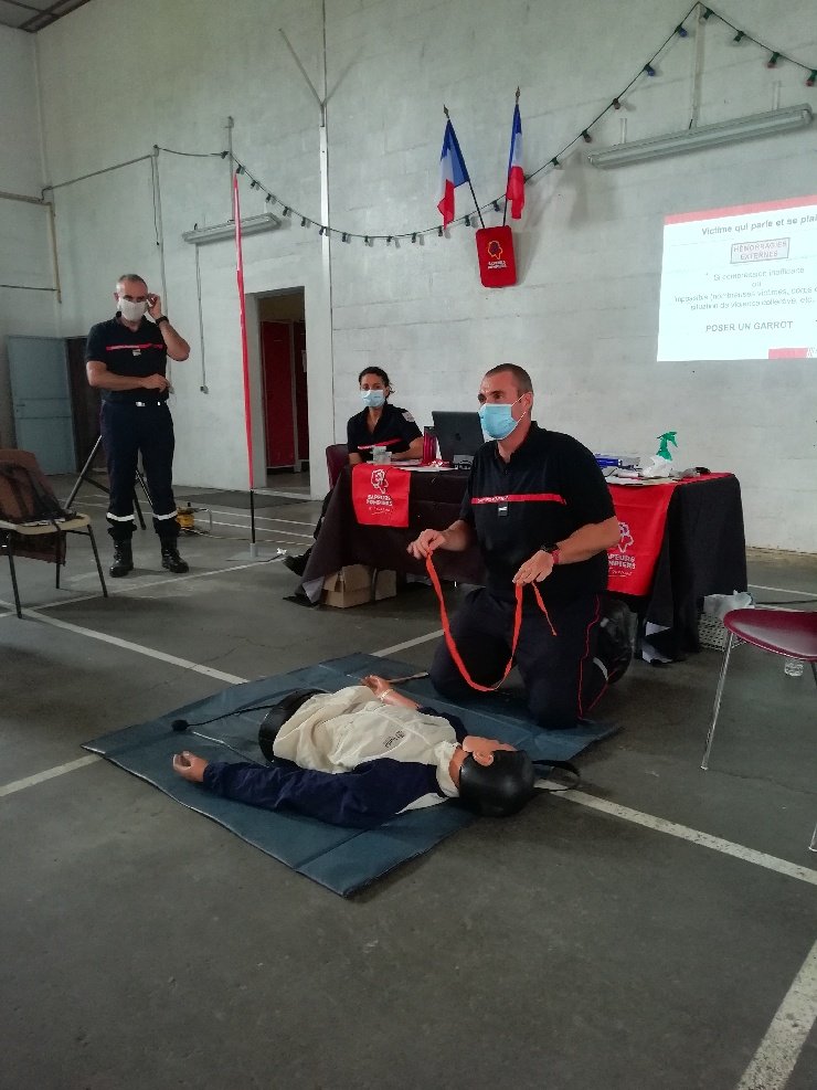 sdis37's tweet photo. Journée d'échanges entre le CPI de la Celle-Saint-Avant et les municipalités défendues par le centre ↩️
Présentation du centre de secours, du SDIS 37, rôle du maire en matière sécurité civile et initiation aux #GQS
#volontariat #pompiers #touraine
@CdOFondettes #AMF37 https://t.co/BurxBeATNZ