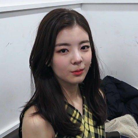 hourlyjisu tweet picture