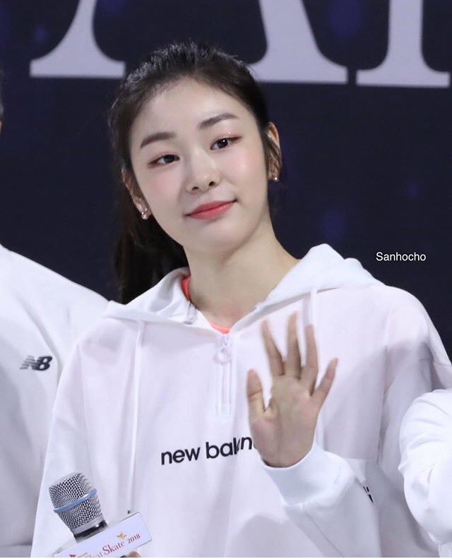 your_skaters's tweet photo. #yunakim 

she 🥺🥺 https://t.co/BapELK3Ot0