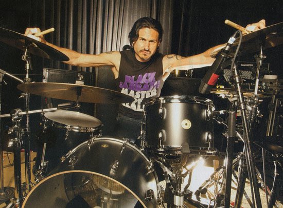 Happy birthday brad wilk u legend !!! 