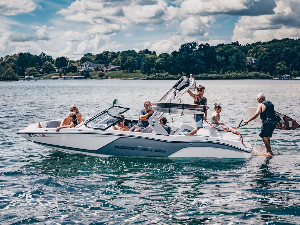 We sure hope to see plenty of THIS going on over the next few days. 🚤🌊—◁🏄🏽‍☀️ Happy Labor Day weekend! 😃🤙🏽

📸 | Will Landreth

#QualityFamilyTime #Wakesurfing #HappyLaborDay #HappyLaborDayWeekend #MasterCraftBoats #LakeLife