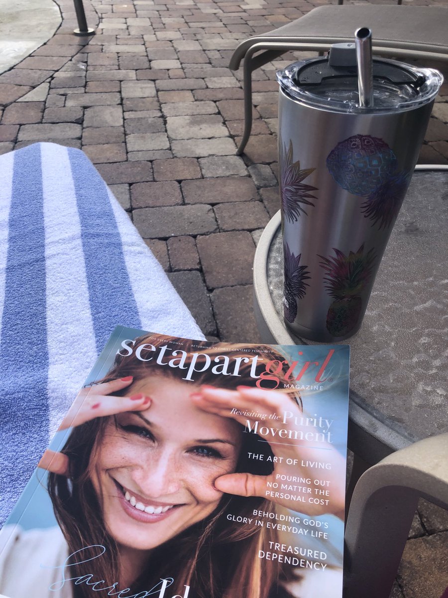 barbcamblin's tweet photo. My poolside read...🧡 https://t.co/mgtj8HEm96