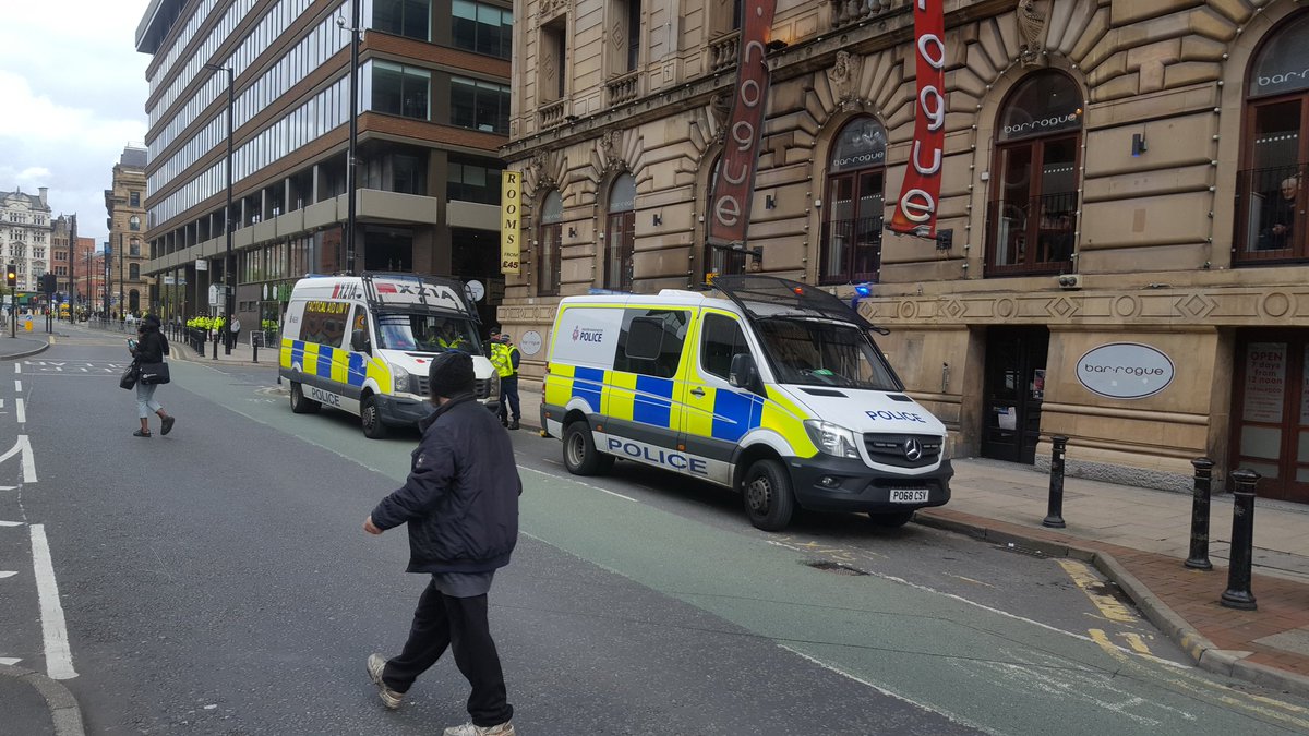 patkarney's tweet image. The bomb squad have given the all clear.Cordon coming down