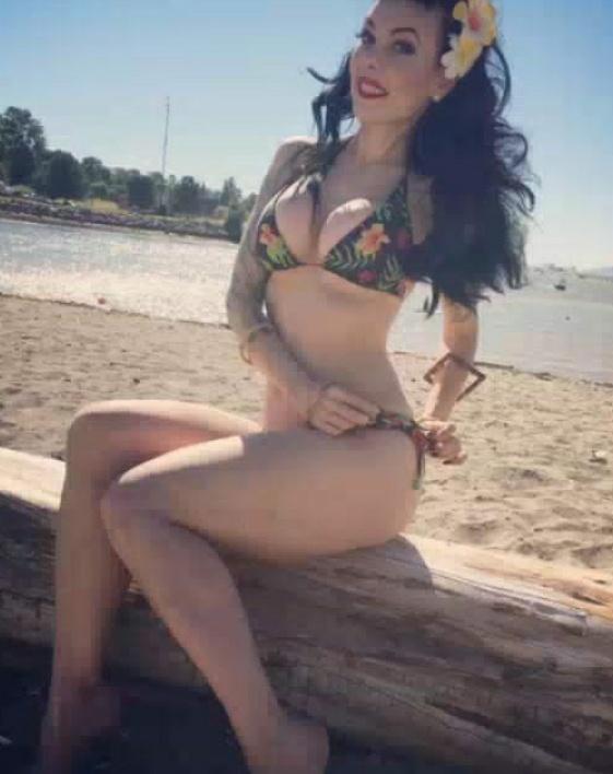 Stonecoldg4's tweet photo. Supporting this classy AF lady for a great two years when I said her hair is classic 😘
#classyaf #Feetfettish #fettish #wonderwoman #cosplaygirl #Canadianbeauty #mackmodels #supportive #SaturdayThoughts #SaturdayVibes https://t.co/O75D2JMD74