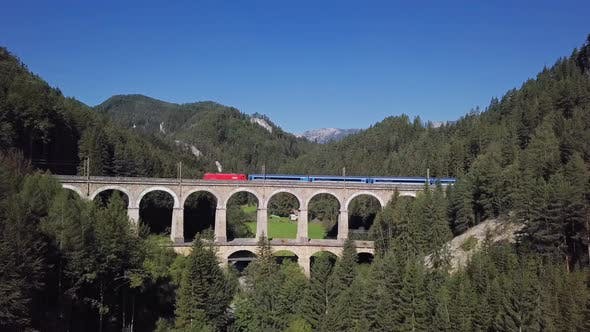 1/ To celebrate the opening of the Ceneri tunnel, the little sister of the Gotthard base tunnel, here is a thread about the Epic Old pioneering and the Brand New contemporary eras of trans-Alpine rail crossings, over or under the the mighty Alps!dramatic background music