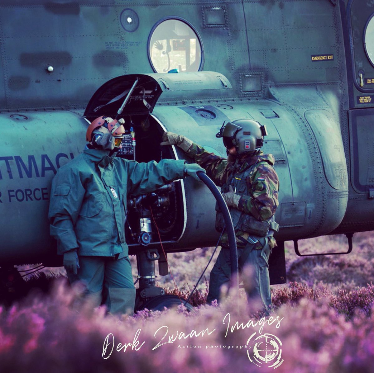 PhotographyZulu's tweet photo. Hard work makes you thirsty! ⠀
@dhcluchtmacht @Kon_Luchtmacht @298Squadron 
#aviationphotography #aviationlovers #aviationgeek #aviationphoto #militaryaviation #militarylife #militaryaircraft #rotorhead #helicopter #militaryhelicopter #helicopter #loadmaster #loadmasterlife https://t.co/kfzaHAgylx