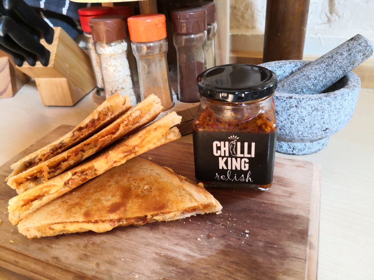 ChilliKing69's tweet image. A quick way to Crunch your lunch with some Chilli King, Doritoes &amp;amp; our favorite, cheese. Create your Toastee and enjoy the Crunch with a Punch!

Chilli King with anything😎🤘

#Toastee #cheese #lunch #crunch #doritoes #snacktime #quickbrunch #ChilliKing