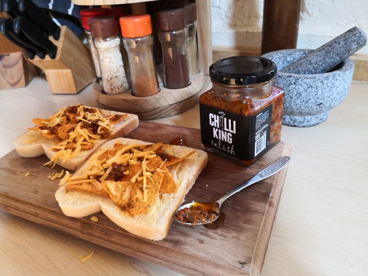 ChilliKing69's tweet image. A quick way to Crunch your lunch with some Chilli King, Doritoes &amp;amp; our favorite, cheese. Create your Toastee and enjoy the Crunch with a Punch!

Chilli King with anything😎🤘

#Toastee #cheese #lunch #crunch #doritoes #snacktime #quickbrunch #ChilliKing