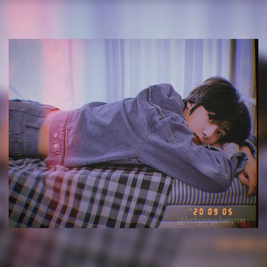 leehyungchaewon's tweet photo. "babe, you left your guitar."

"I left it on purpose so I have an excuse to see you tomorrow." 

#HyungWonho https://t.co/647Xf8Z6kP