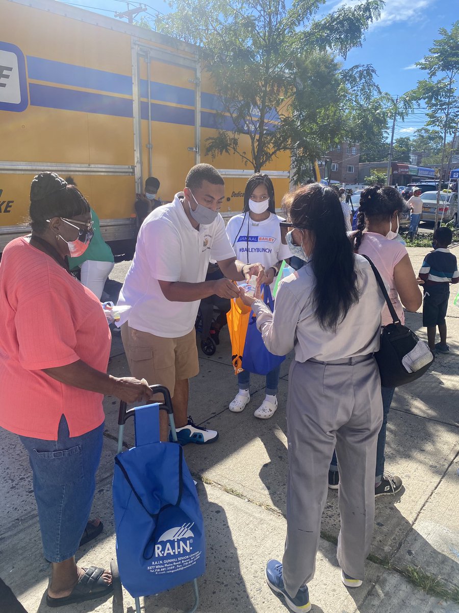 jamaaltbailey's tweet photo. Over 700 families reached! Thank you @GetSpectrum @CCAMetro @pepsi @MontefioreNYC @Omars_kitchen @CyndiTurnquest #TripleDeuce for helping get the kids of the 36th back to school & providing books, food & PPE. Biggest shout out= the #BaileyBunch for all the hard work they put in! https://t.co/5dr7KB6RPA