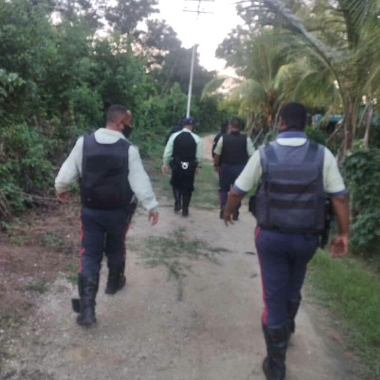 alcaldiajjm1's tweet photo. Funcionarios de la Policía Municipal y Estadal,realizan operativo Contra la Criminalidad en el marco de la Misión Cuadrantes De Paz,directrices precisas de la Alc.@villegaskarelia @rafaellacava10 @SegciudadanaGB @Visipol_MIJP @NestorLReverol
#LealtadYCompromiso

#PatriaProductiva https://t.co/1u5T3LnRvu