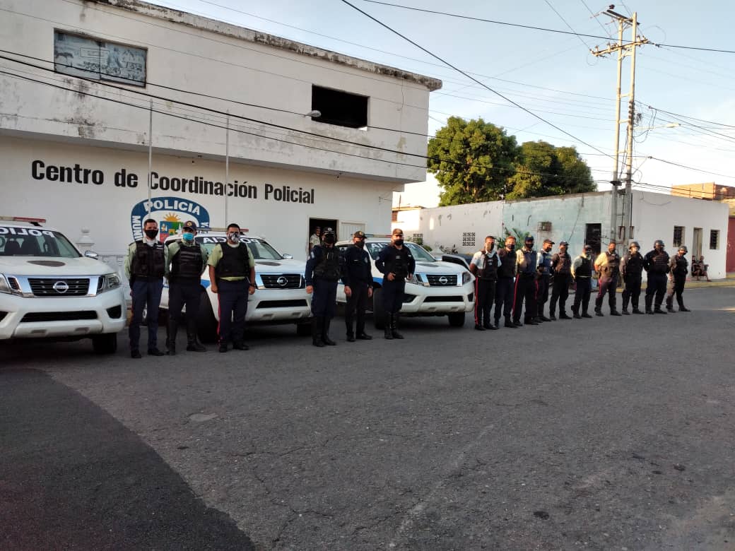 alcaldiajjm1's tweet photo. Funcionarios de la Policía Municipal y Estadal,realizan operativo Contra la Criminalidad en el marco de la Misión Cuadrantes De Paz,directrices precisas de la Alc.@villegaskarelia @rafaellacava10 @SegciudadanaGB @Visipol_MIJP @NestorLReverol
#LealtadYCompromiso

#PatriaProductiva https://t.co/1u5T3LnRvu
