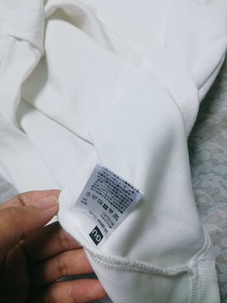 shop2handsforu's tweet photo. GU ขาวล้วน size XL อก 36-40 ปกติแม้ค้าใส่size M ก็ใส่ได้ค่ะ
ส่งต่อ 70 
เสื้อตามสภาพการใช้งานบางส่วนมีขุยแต่น้อยมากๆๆ ขอคนรับได้นะคะ
ลทบ.20 EMS 40

#โล๊ะตู้ #เสื้อผ้ามือสอง #เสื้อผ้ามือสองสภาพดี #เสื้อผ้ามือสองราคาถูก #เสื้อผ้ามือ2 #ส่งต่อเสื้อผ้ามือสอง https://t.co/leRa2Tiz3b