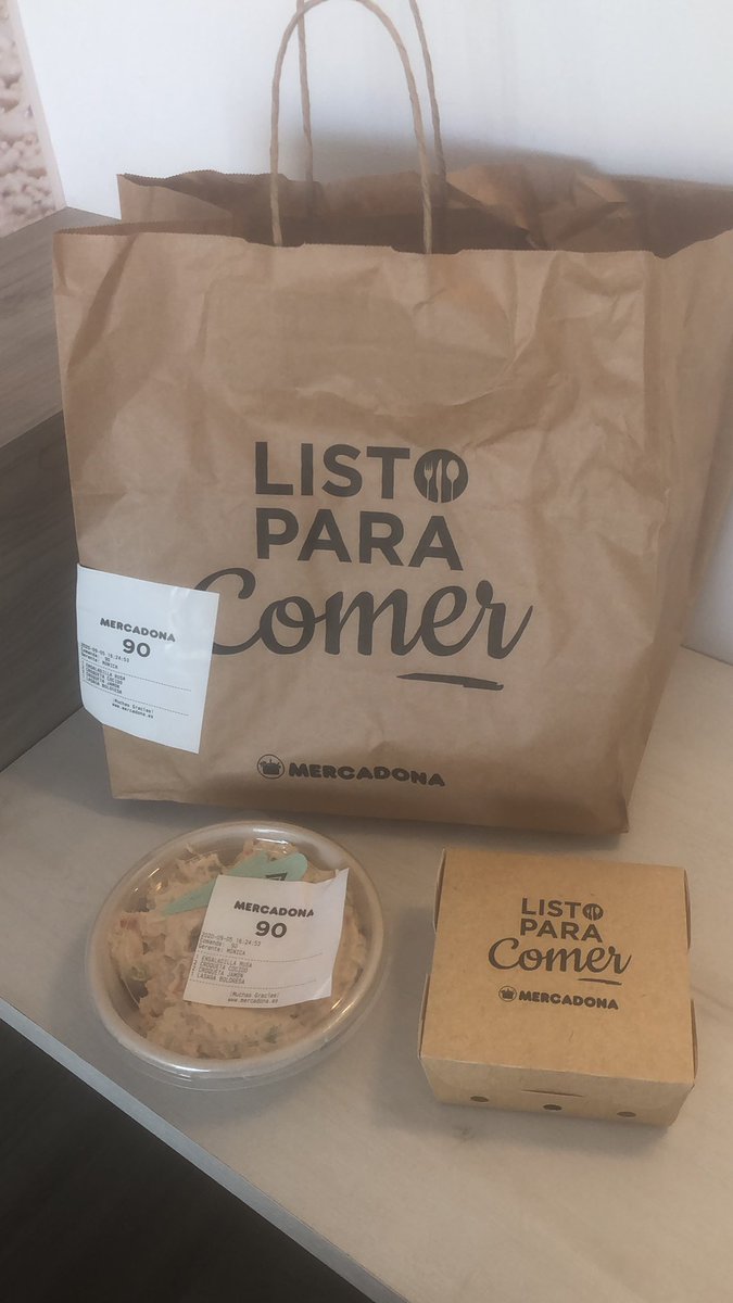 KayanKam's tweet photo. Listo para comer @Mercadona, pides cubiertos y te dicen que no. Lasaña que está fría y te la tienes que calentar en tu casa. Se supone que si es listo para comer debería ser como su nombre indica y no es así. Experiencia malísima https://t.co/sUQchooyOy