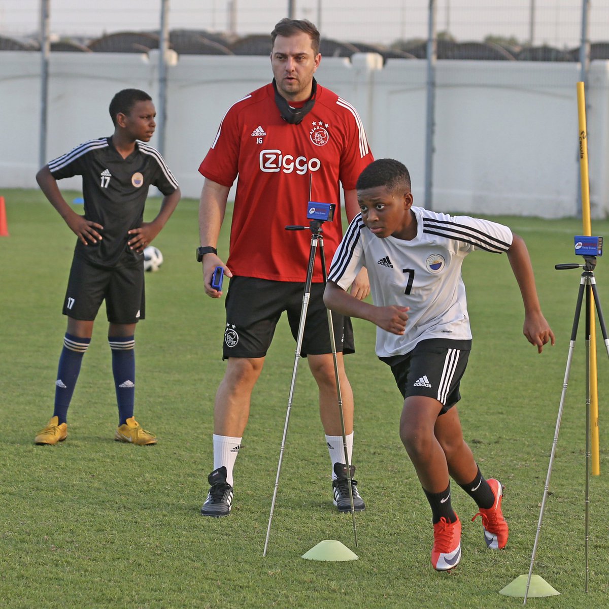 SharjahFC's tweet photo. Dutch visitor " Jantho Greyling " from Ajax Amsterdam Academy in China begins a physical test program to plan loads for our players ( under 14, 15 years old )

#SharjahFC https://t.co/dsBHImYzqf