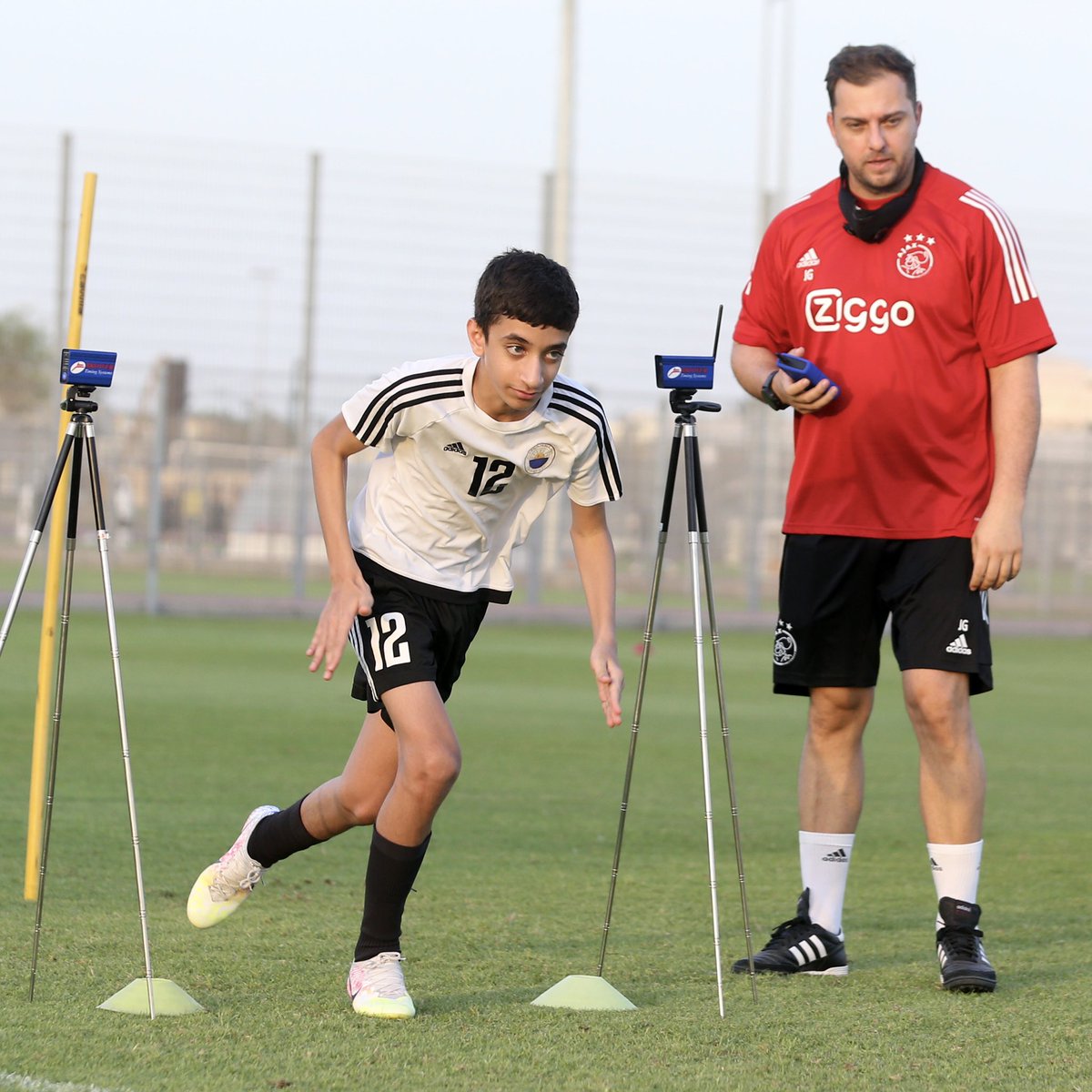 SharjahFC's tweet photo. Dutch visitor " Jantho Greyling " from Ajax Amsterdam Academy in China begins a physical test program to plan loads for our players ( under 14, 15 years old )

#SharjahFC https://t.co/dsBHImYzqf