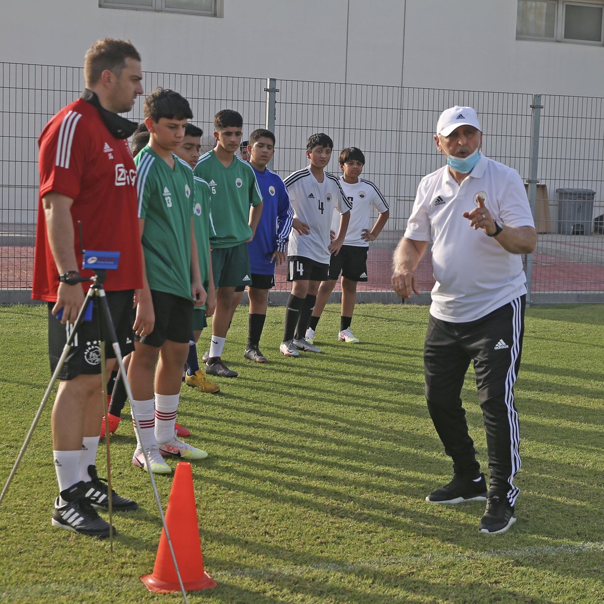 SharjahFC's tweet photo. Dutch visitor " Jantho Greyling " from Ajax Amsterdam Academy in China begins a physical test program to plan loads for our players ( under 14, 15 years old )

#SharjahFC https://t.co/dsBHImYzqf